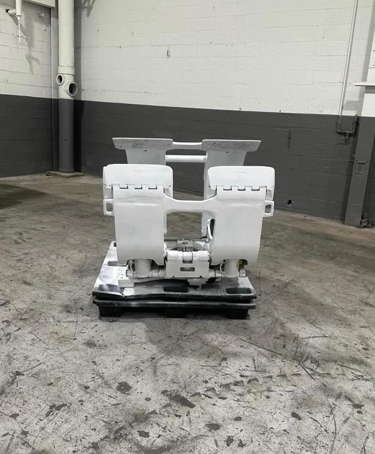Cascade #30H-RBS-E005, 60" diameter Roll Clamp, class III, 5600 lb. max lift, 30" load center, 2009 - Image 3