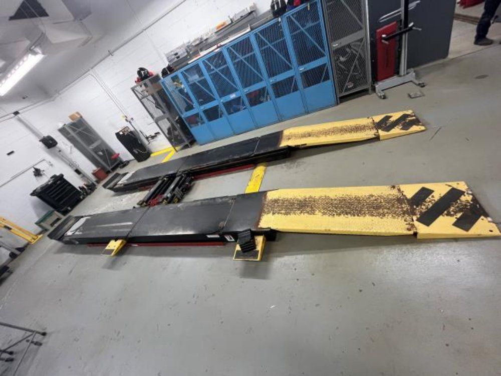 Snap-On #EEWA550A, Wheel Alignment System, 10,000 lb., 115/230 V. - Image 1