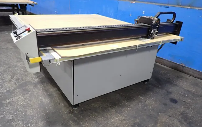 Gerber, Cutting Table, w/Computer, 96" x 75" capacity - Image 4