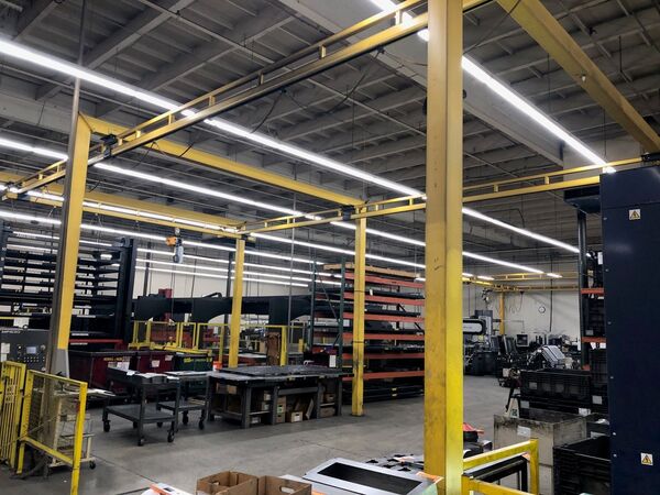 1 Ton, LodeRail #H2000-S-12-10-33-20, overhead bridge crane, 20' Span, 23'-33' runway length, free standing - Image 1
