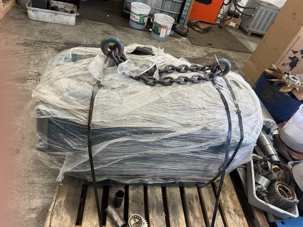 700 HP 3571 RPM Reliance, Frame 5010S, electric motor, 575 Volts, used - Image 1