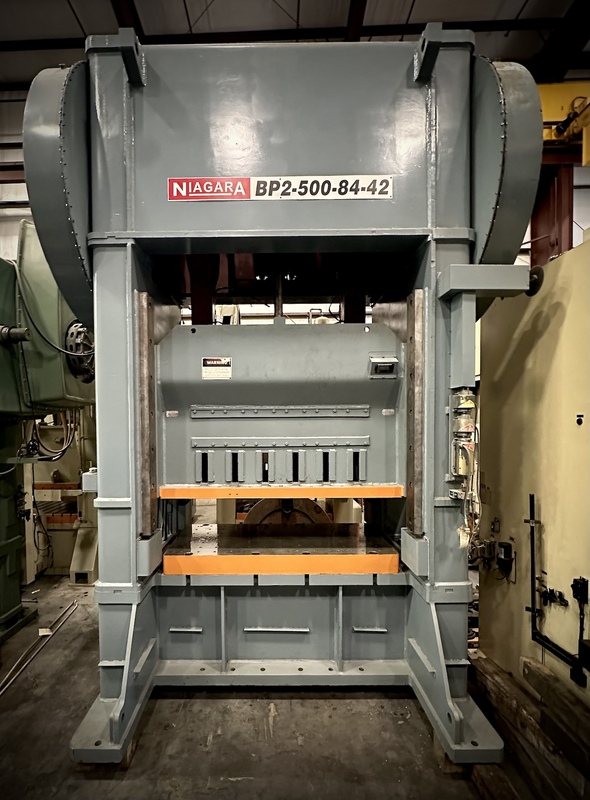 500 Ton, Niagara #BP2, 14" stroke, 32" Shut Height, 84" x 42" bed, 18-36 SPM, 1979 - Image 4