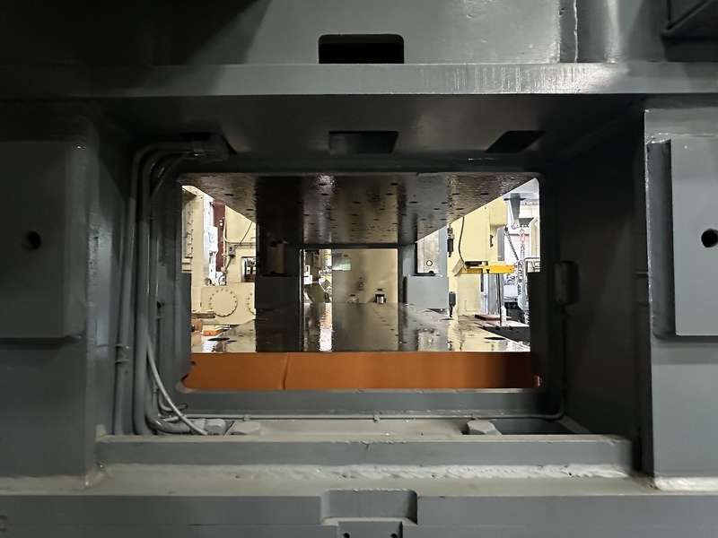 500 Ton, Niagara #BP2, 14" stroke, 32" Shut Height, 84" x 42" bed, 18-36 SPM, 1979 - Image 9