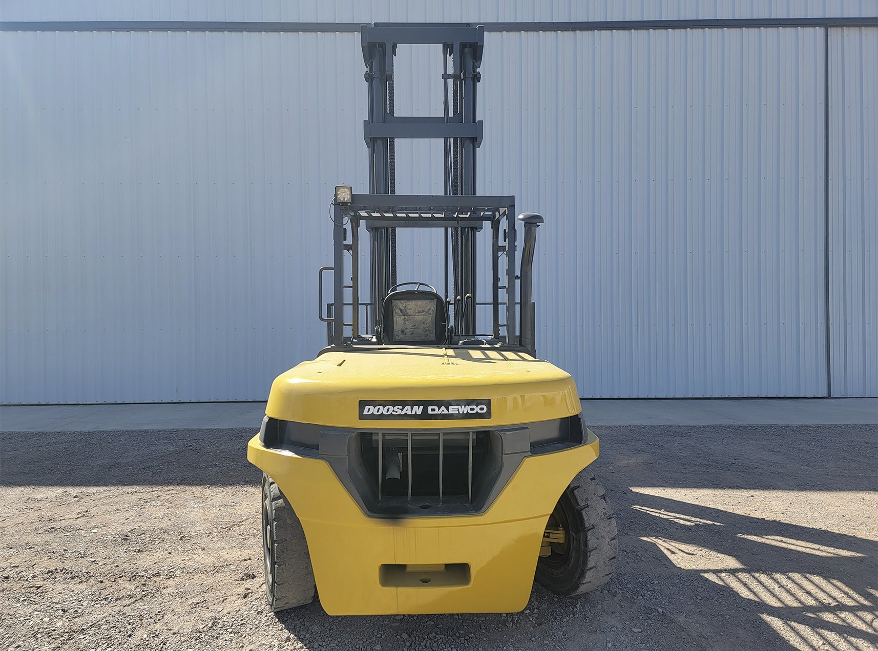 15500 lb. Daewoo Doosan #D70S, forklift, 236" lift height, Doosan diesel engine, solid tires, 2-stage mast - Image 6