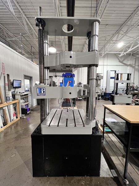 Satec #WHVL (MTQ Servo), 120K (600kN), 52" test opening, 30" btwn columns/screws, 9" stroke - Image 3