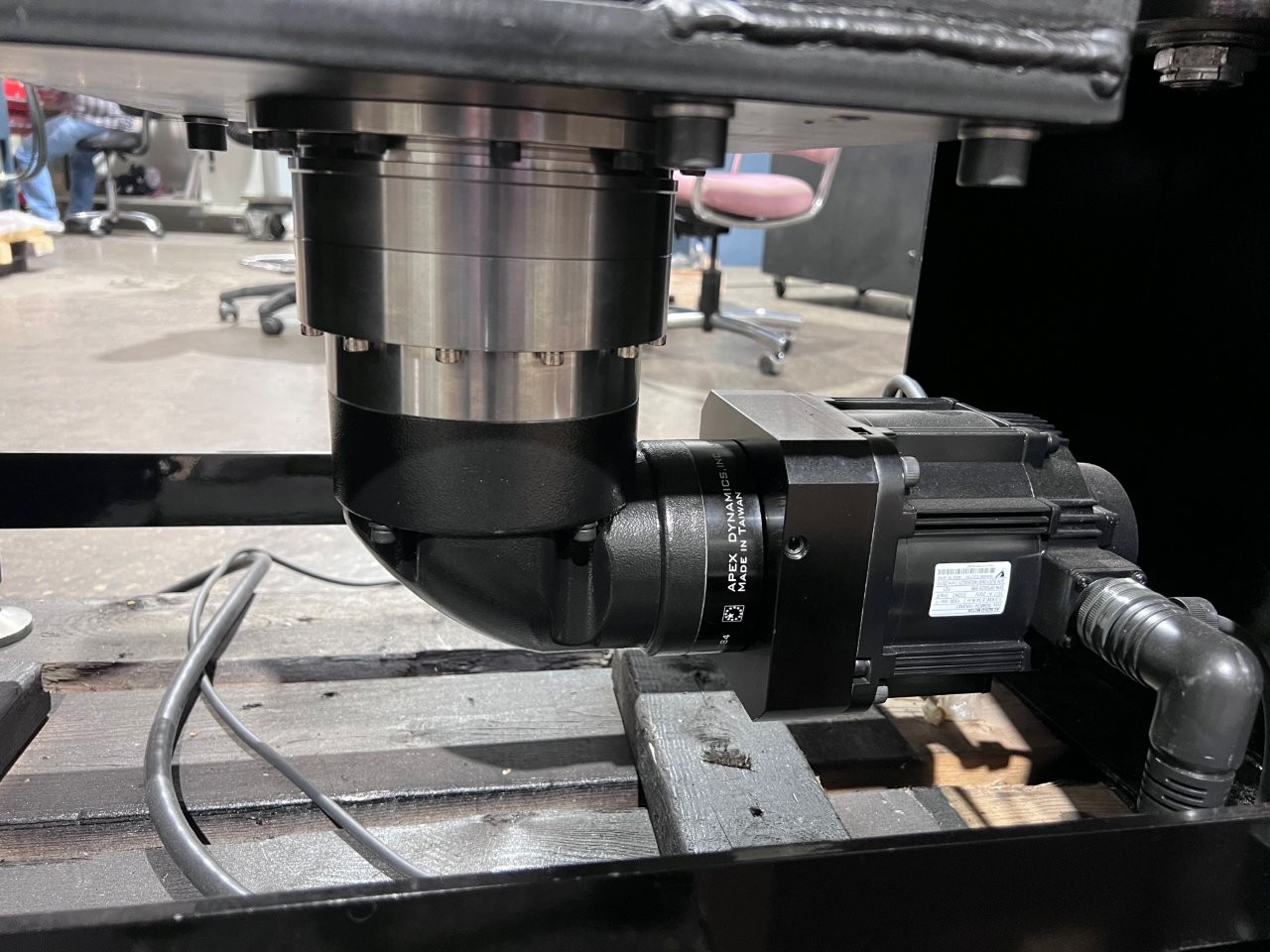 Instron #1125, 22.5K (100kN), precision 2-screw tension & compression testing machine, 38" test opening - Image 5
