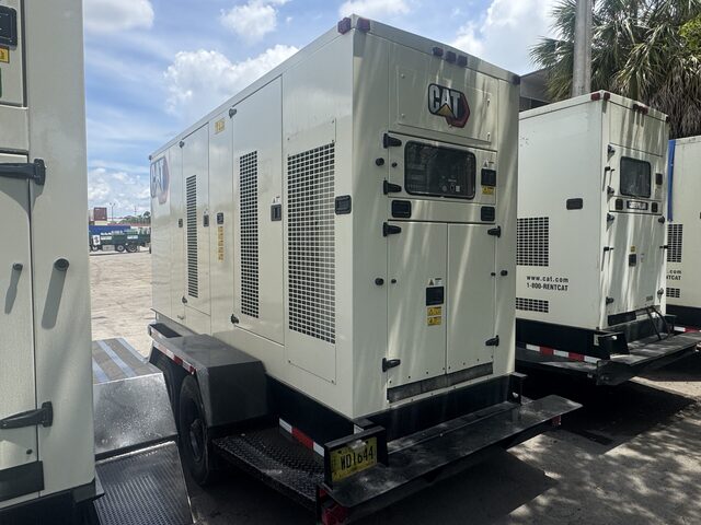400 KW Caterpillar #XQ400, Portable Diesel Generator Set, 470-gallon base fuel tank, 1800 rpm, Multi Voltage - Image 3