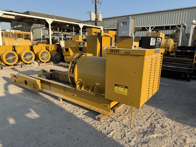 800 KW, Caterpillar #SR4, Generator End, 681 Frame, 480 Volt - Image 1