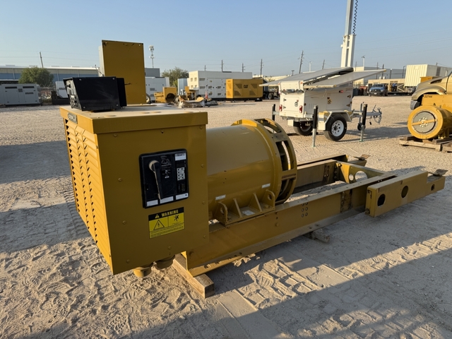 800 KW, Caterpillar #SR4, Generator End, 681 Frame, 480 Volt - Image 2