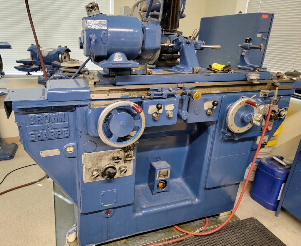 10" Brown & Sharpe #1024U, universal cylindrical grinder, 12" x 1" x 5" wheel, 60-600 RPM, hydraulic table - Image 8