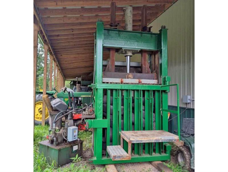 Unknown Tire Baler, 4500 lb. bale, 15 HP motor, 230 Volt - Image 1