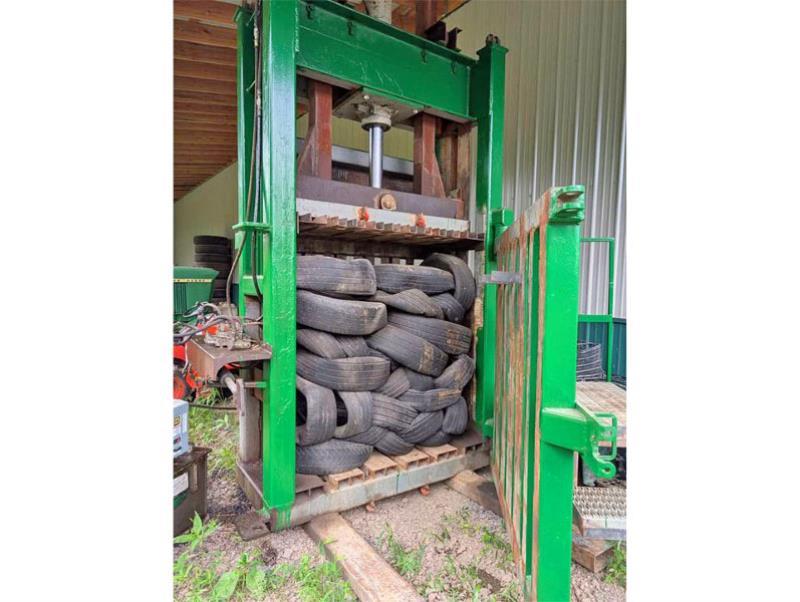 Unknown Tire Baler, 4500 lb. bale, 15 HP motor, 230 Volt - Image 2