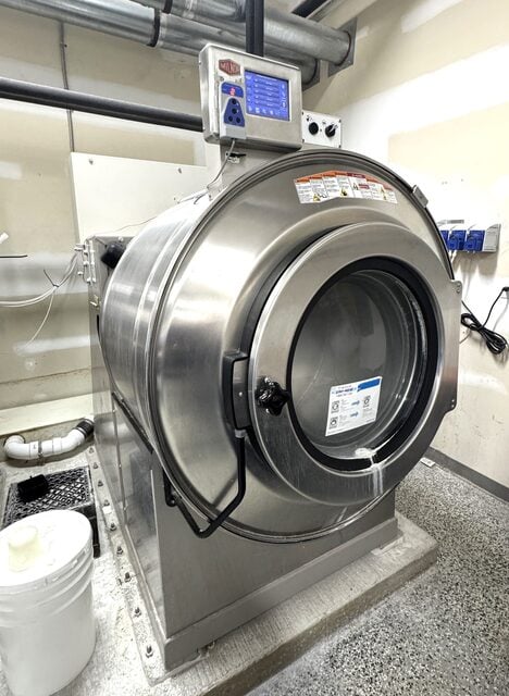 140 lb. Milnor #42026V6Z, Open Pocket Washer Extractor, rigid mount, 480 V., 2019 (2 available) - Image 2