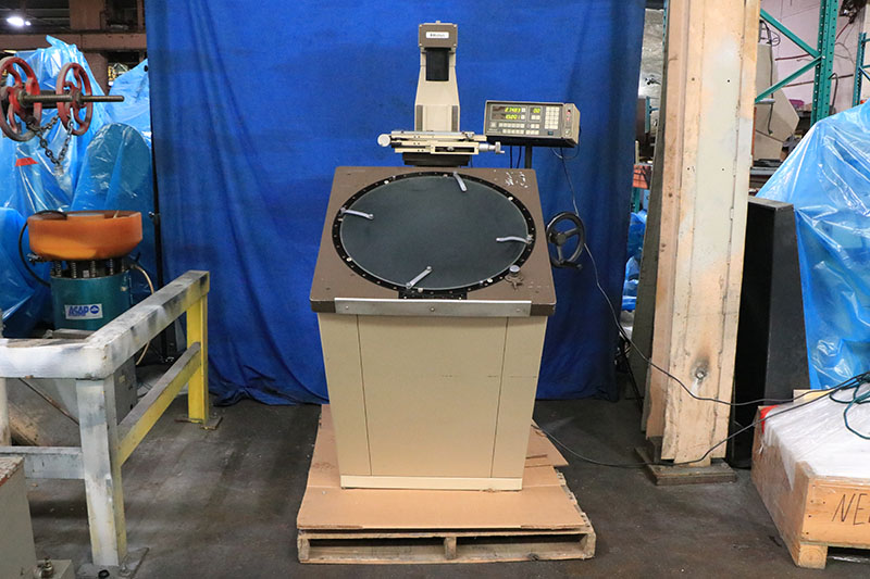 24" Mitutoyo #PV-600, vertical projection floor type optical comparator, 10X lens, Mitutoyo Micropak 2-Axis - Image 2