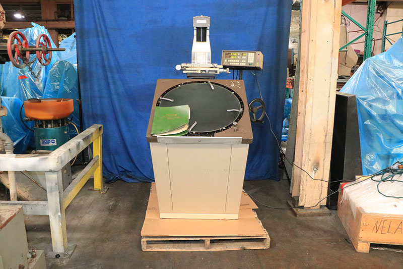 24" Mitutoyo #PV-600, vertical projection floor type optical comparator, 10X lens, Mitutoyo Micropak 2-Axis - Image 3