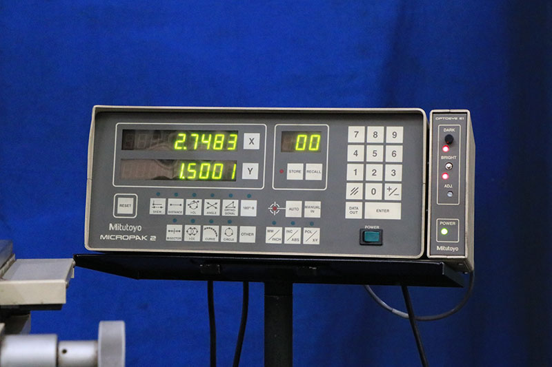 24" Mitutoyo #PV-600, vertical projection floor type optical comparator, 10X lens, Mitutoyo Micropak 2-Axis - Image 4