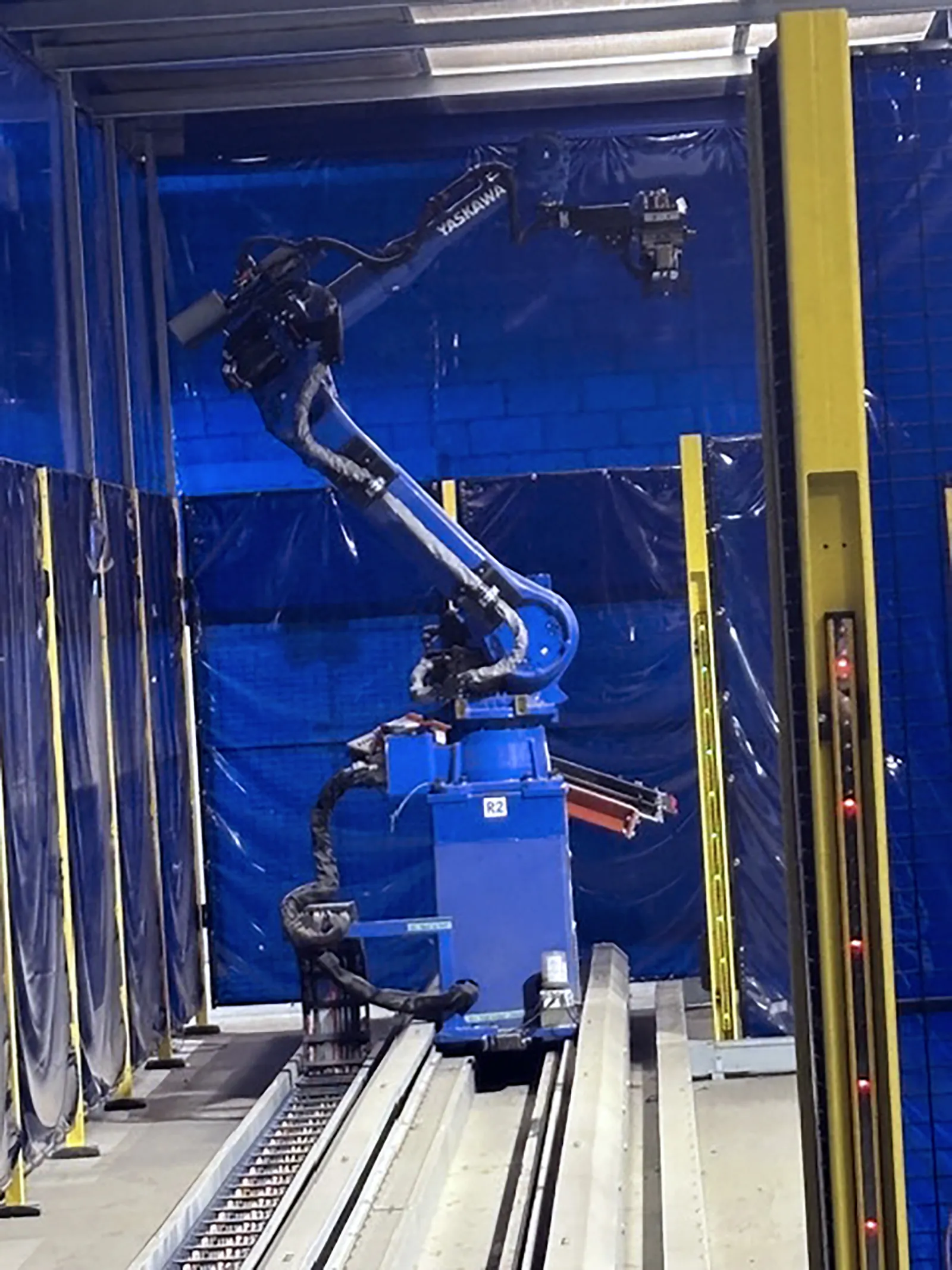 Yaskawa, dual robot weld cell, 45 lb payload, 123" horizontal reach, 221" vertical reach, 2023 - Image 6