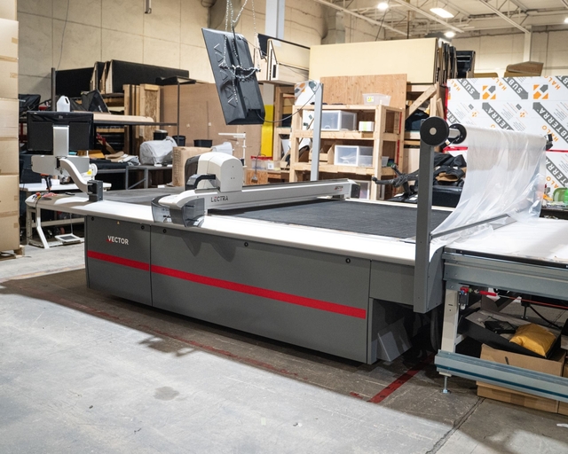 Lectra #VT-FU-Q25-72, Multi-Ply Fabric Cutting Machine, Vector Q25, 6'72" W, 2022 - Image 3