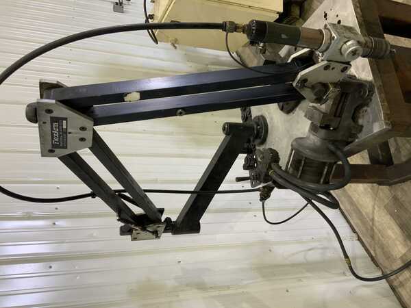 Flexarm #RNR-20, pneumatic tapping arm, swivel base, pneumatic vise, tooling, 2008 - Image 3
