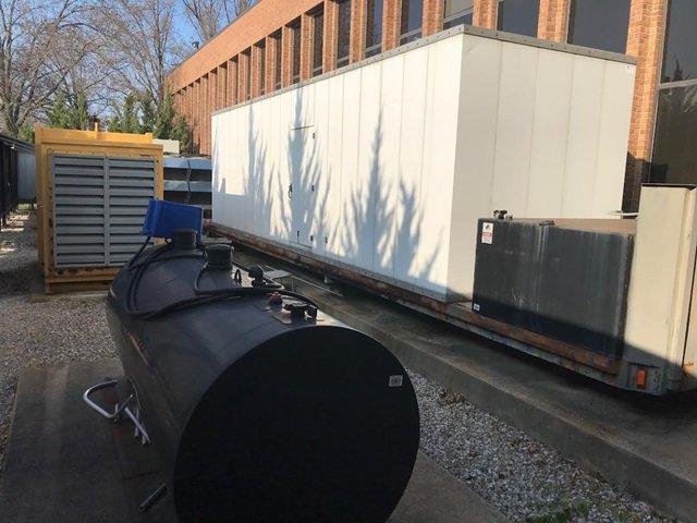 750 KW Detroit Diesel #750DS, Standby Diesel Generator, 1006 HP, sound attenuated enclosure, 769 hours - Image 1