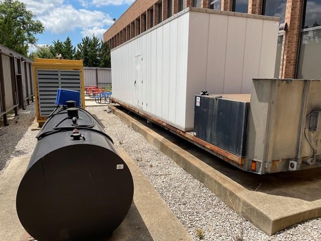 750 KW Detroit Diesel #750DS, Standby Diesel Generator, 1006 HP, sound attenuated enclosure, 769 hours - Image 2