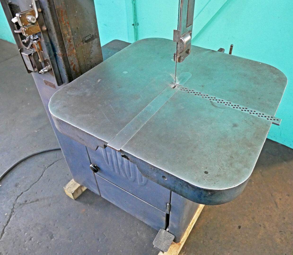 18" Grob #NS18, Vertical Band Saw, 148" x1/8" x1" blade, 18" wheel, tilt table - Image 5