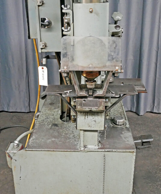 4" x 4" x 1/4" Hill-Acme #3, Metalworker, 33 ton, 12-1/2" throat, 1" stroke, 5 HP - Image 2