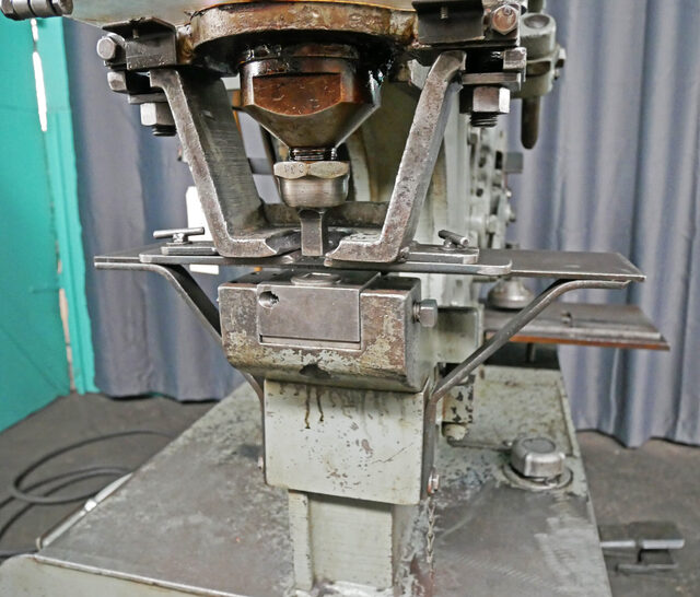 4" x 4" x 1/4" Hill-Acme #3, Metalworker, 33 ton, 12-1/2" throat, 1" stroke, 5 HP - Image 3