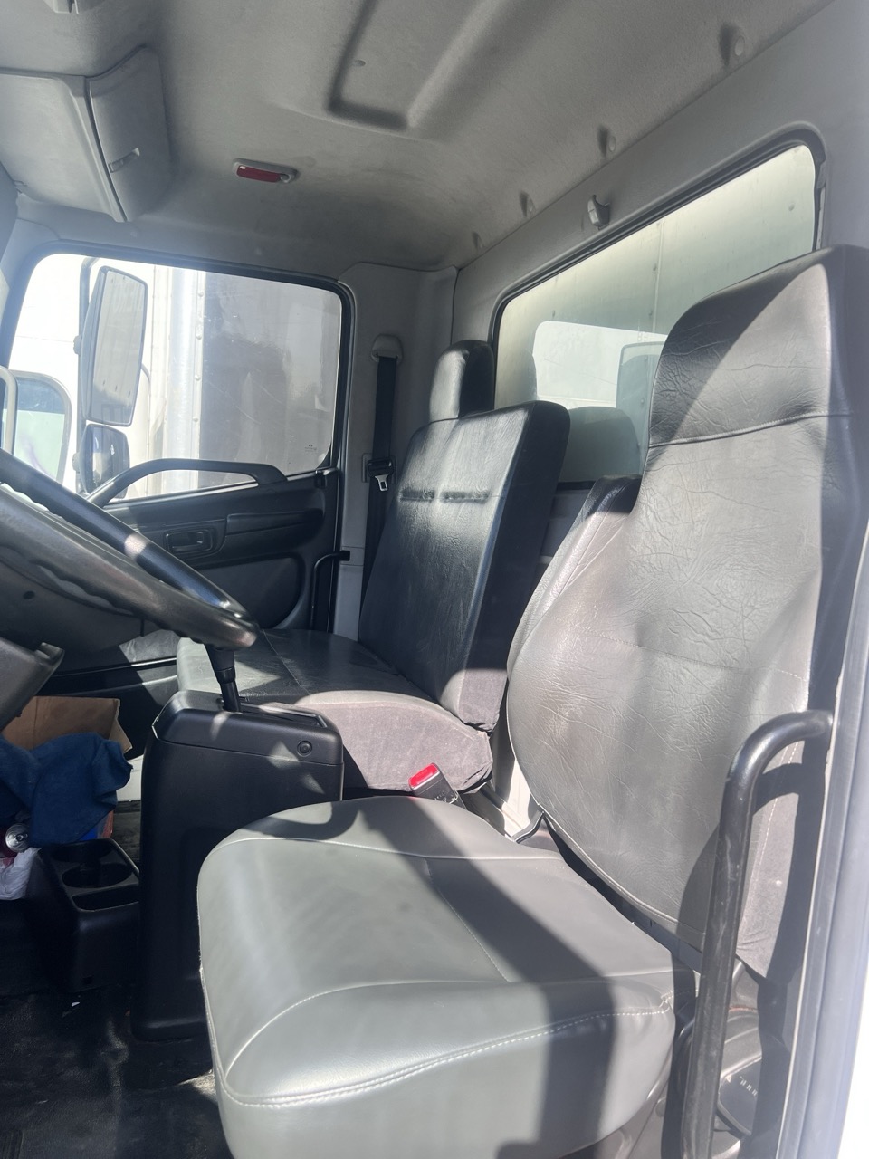 Hino #268, Box Truck, 26' Dry Van, Cummins B6.7 Diesel, 260 HP, 208354 mi, 2020 - Image 4