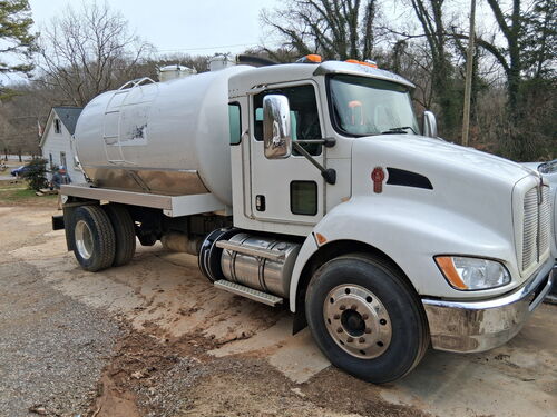 Kenworth #T270, Vacuum Truck, Paccar PX-6, 280 HP, 2,500 Gal Tank, 380 CFM, 162373 vacuum hours, 2012 - Image 2