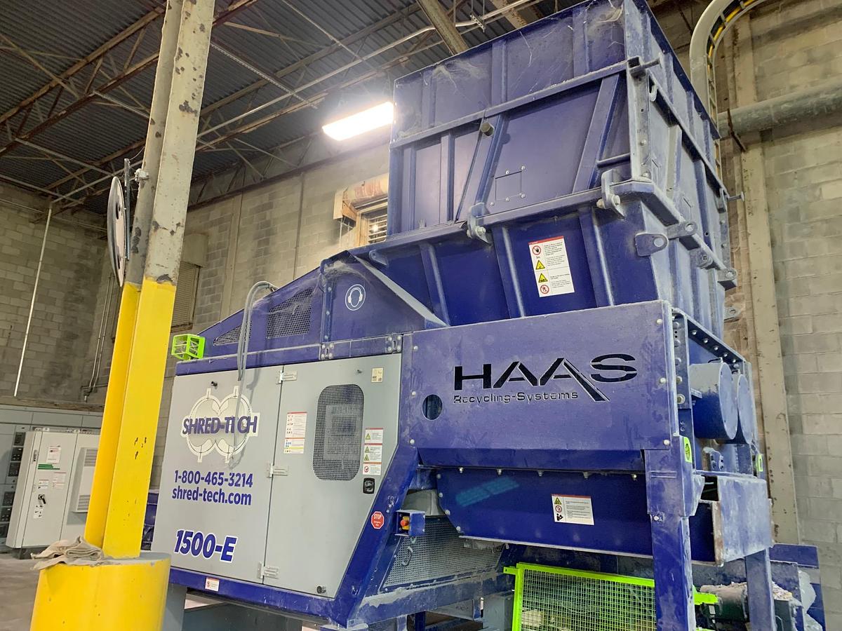 Haas Shred Tech #1500-E, Heavy-Duty Double-Shaft Shredder, 59" x 59" shredding chamber, 27.5" cutting - Image 1