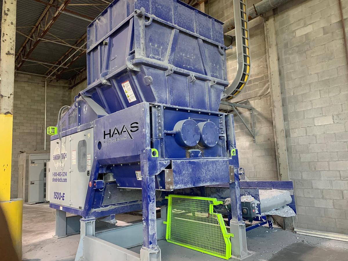 Haas Shred Tech #1500-E, Heavy-Duty Double-Shaft Shredder, 59" x 59" shredding chamber, 27.5" cutting - Image 2