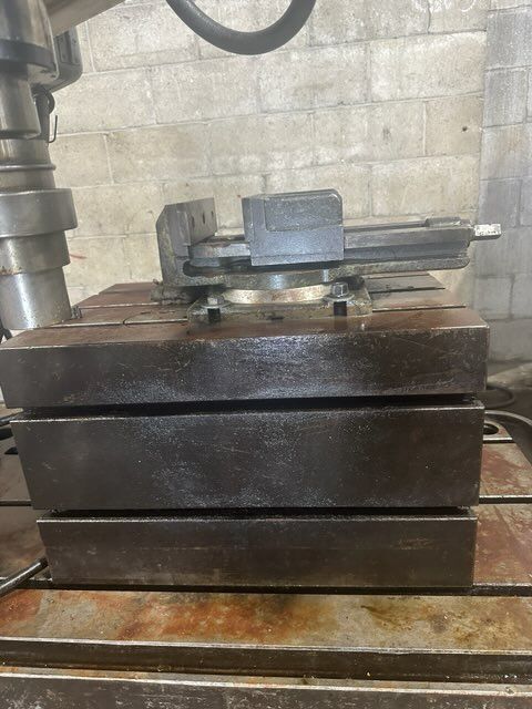 4' -12" Ooya #RE-1225H, radial arm drill, 1985 RPM, MT5, 18" x 16" table, power elevation, tapping, coolant - Image 4