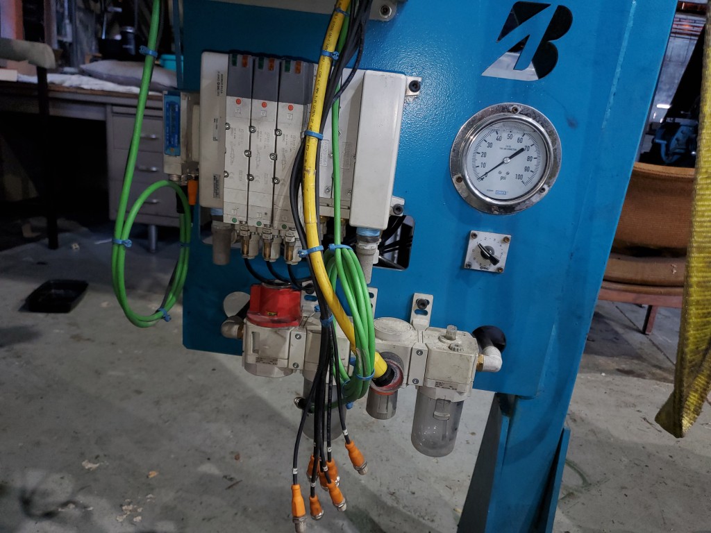 34" wide Intralox, Extruder Feed Conveyor, pneumatic wig-wag w/ 36" wide idler rolls at discharge, (3 - Image 10