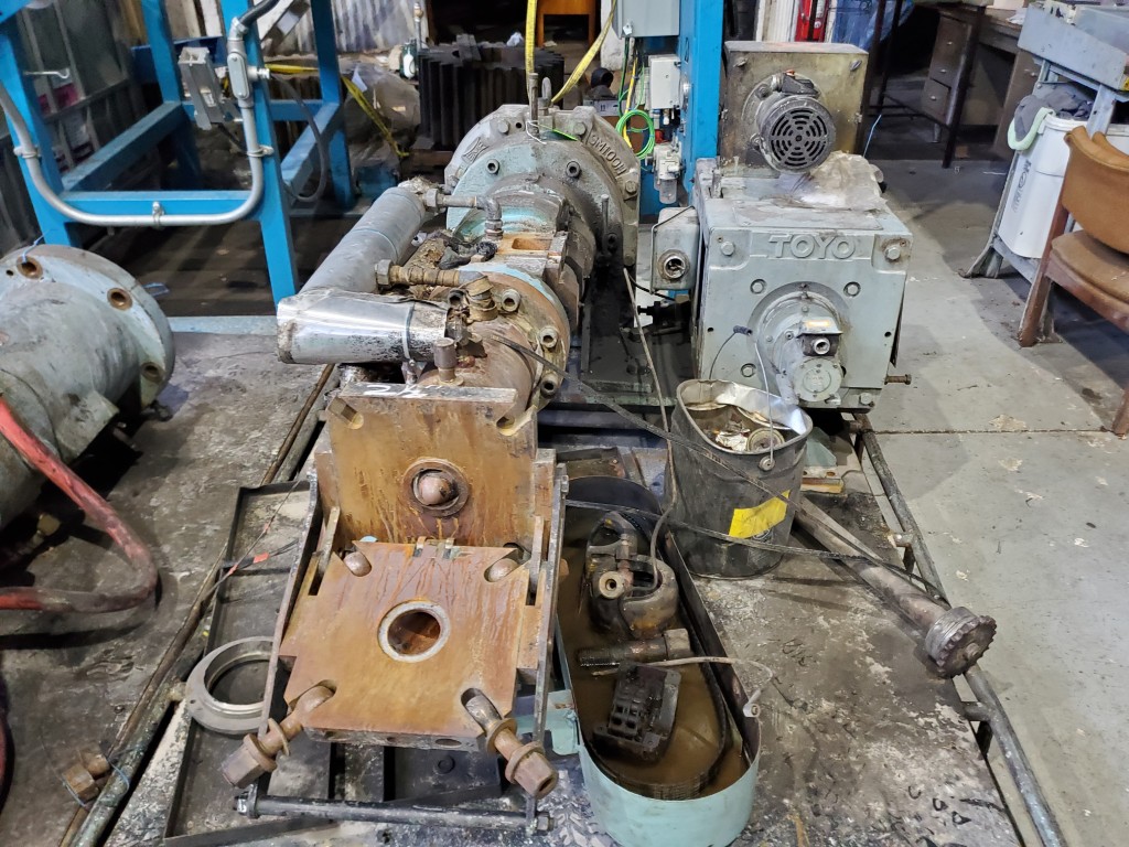 2.5" Emerson #SM100HF, Cold Feed Rubber Extruder, 12:1 L/D ratio, power feed roll, 15 HP Toyo motor, 1250 - Image 1