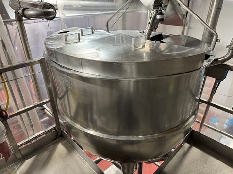 500 gallon Groen, Jacketed Cook & Mix Kettle, Stainless Steel, scrape agitated, 90 psi @ 325°F, 3" bottom - Image 1