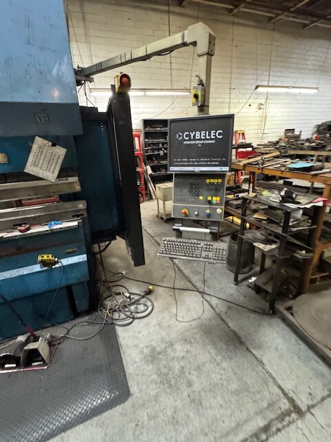 400 Ton, Yawei, CNC Press Brake, 13.5' overall, 14.4" ram, 20" throat, 5 axis, crowning, 2007 - Image 2