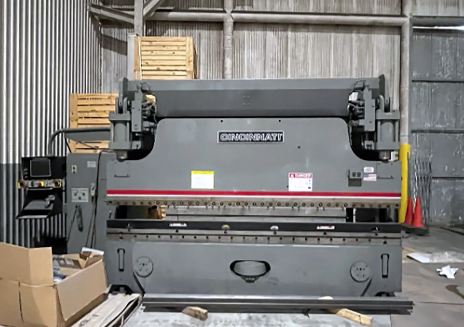 135 Ton, Cincinnati #135T, hydraulic press brake, 12' overall, 126" between housing, 8" stroke, 12" throat - Image 3