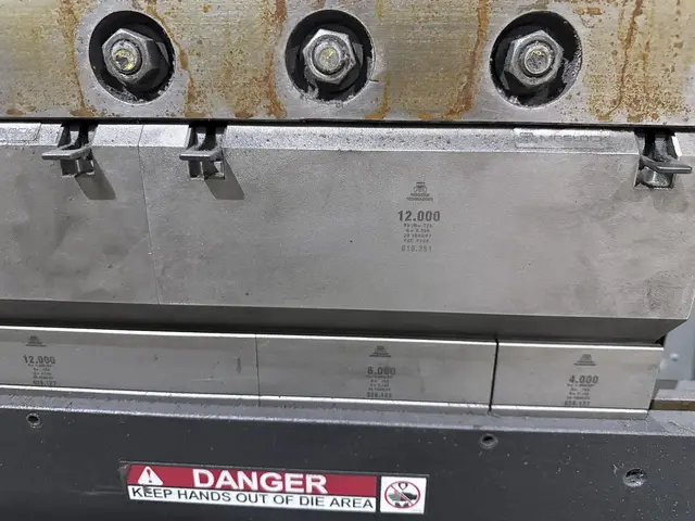 135 Ton, Cincinnati #135T, hydraulic press brake, 12' overall, 126" between housing, 8" stroke, 12" throat - Image 4