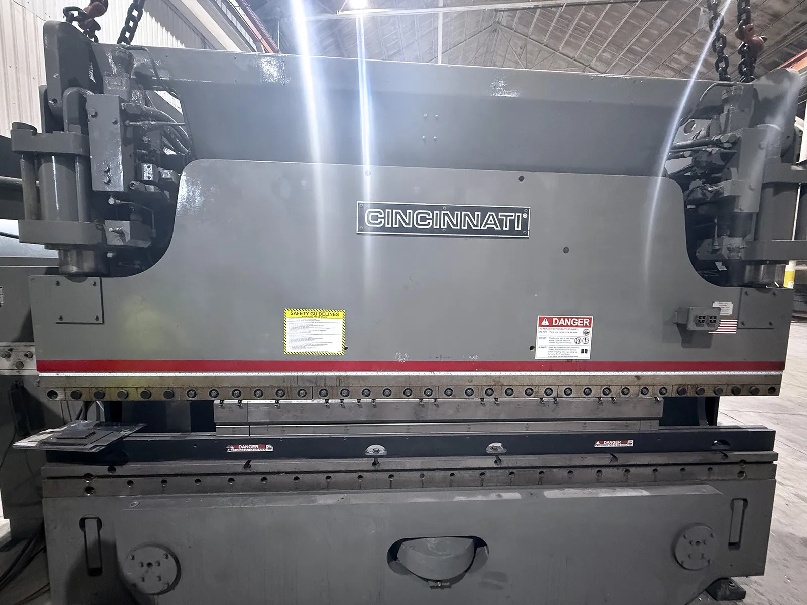 135 Ton, Cincinnati #135T, hydraulic press brake, 12' overall, 126" between housing, 8" stroke, 12" throat - Image 10