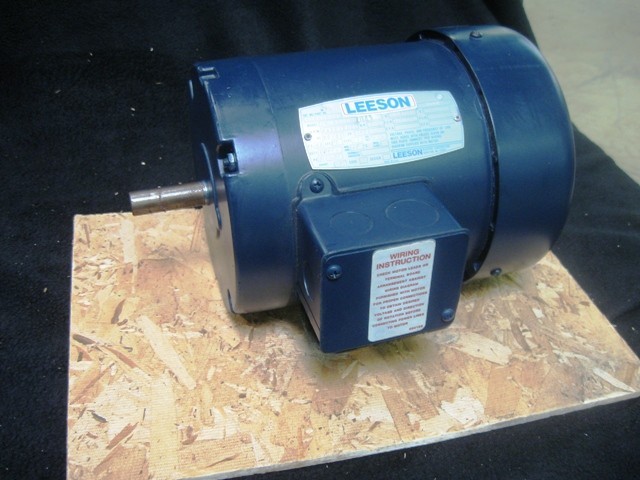 3/4 HP 3450/2850 RPM Leeson #110354.00, Frame C56, TEFC, 575 Volts, 3ph - Image 1