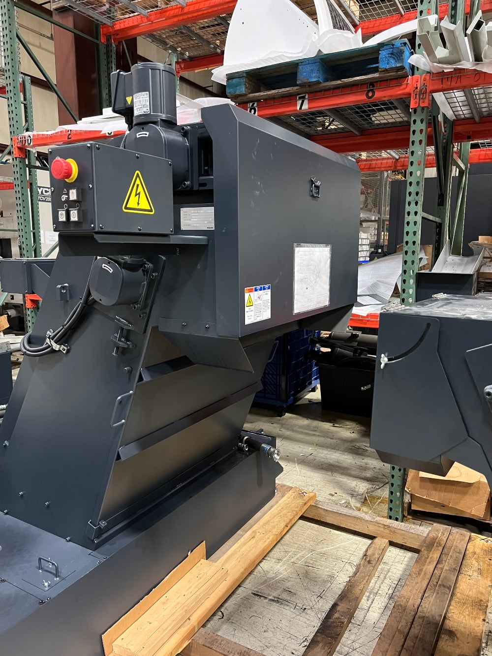 Mosnic #RDF-132-7W-232, coolant tank center discharged, Pro 5 Control, Makino A92, new - Image 3
