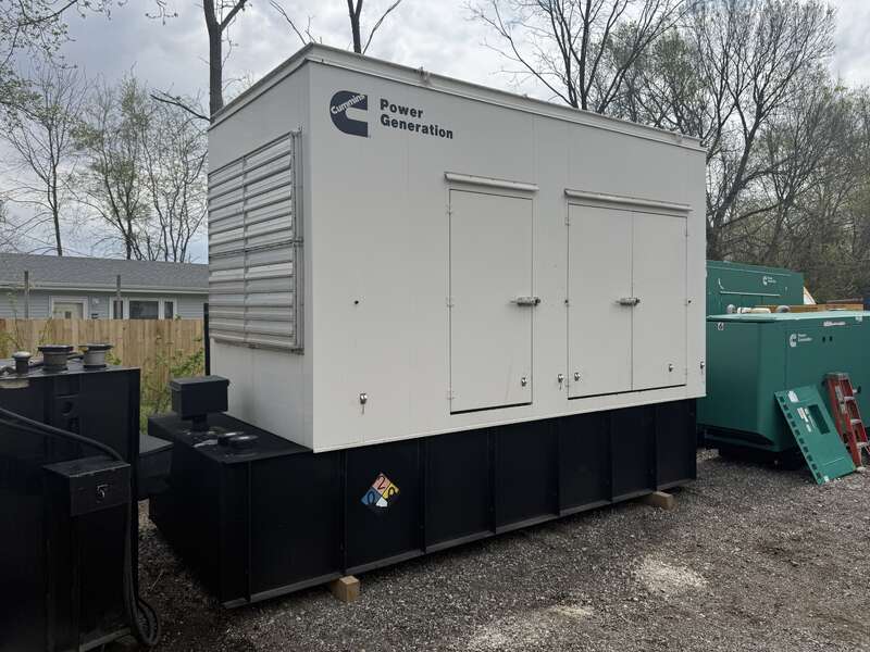 1000 KW Cummins #DQFAD, diesel generator set, 277/480 Volts, 279 hours, 1490 HP @ 1800 RPM, QST30-G5 NR2 - Image 2