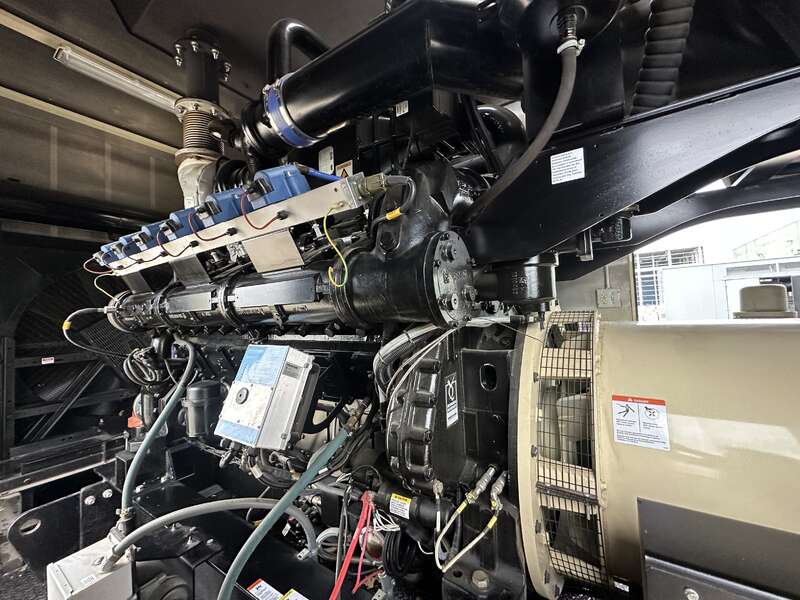 750 KW Kohler #750REZK, Natural gas generator set, 277/480 Volts, 976 hours, 1059 HP @ 1800 RPM, Siemens - Image 7