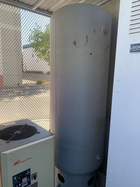 35 HP Chicago Pneumatic Compressor #CPBG-35, 360 cfm, 240 gallon Steel Fab A10053 vertical air receiver tank - Image 4