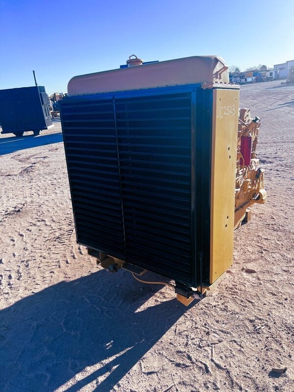 500 BHP Caterpillar #D3406C-DITA, diesel engine, hoist radiator w/ shutters, SAE#1 - Image 2