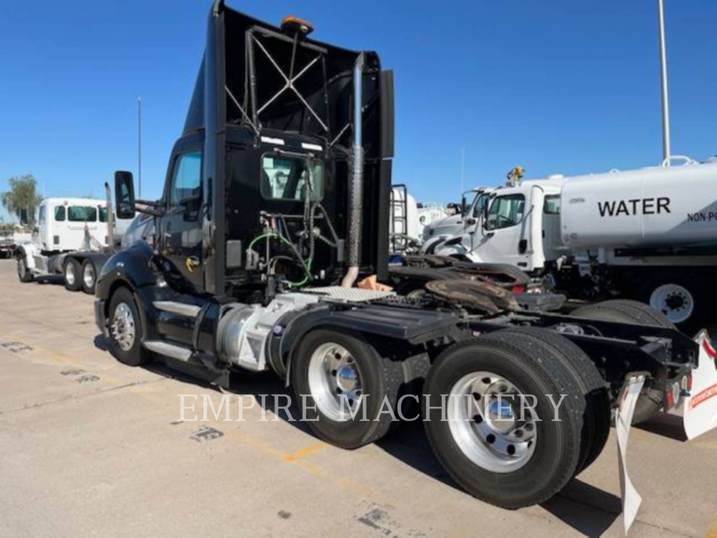 Kenworth (Obsolete) J.h. Day CAB, On Highway Truck Engine, 589120 hours, S/N: 1XKYD49X6KJ257678, 2019 - Image 3
