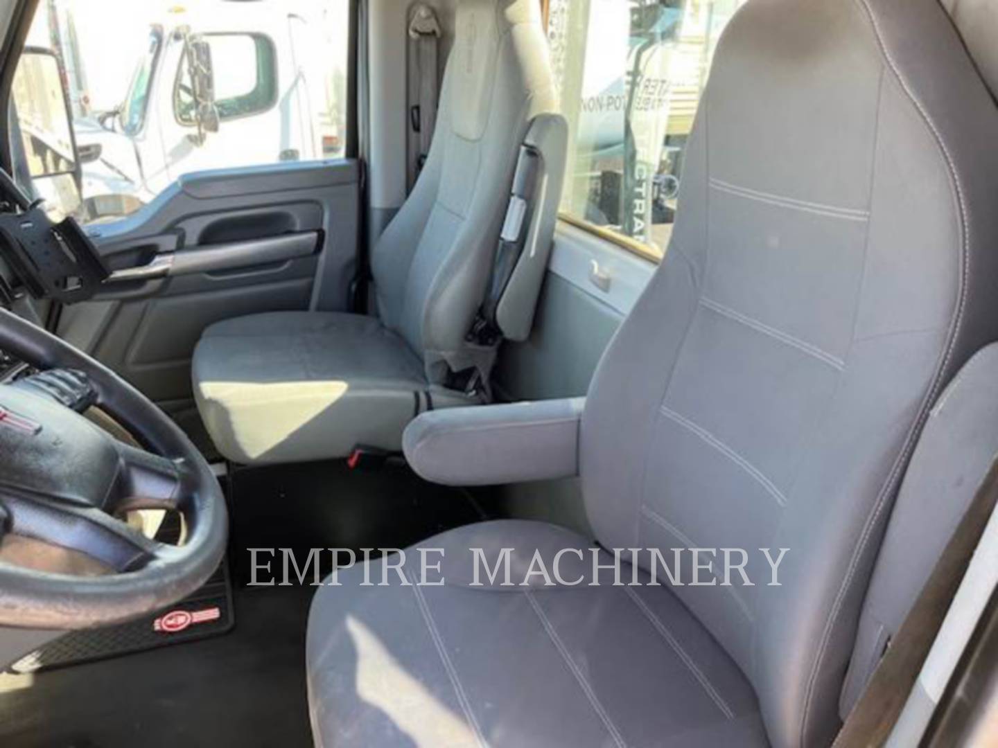 Kenworth (Obsolete) J.h. Day CAB, On Highway Truck Engine, 589120 hours, S/N: 1XKYD49X6KJ257678, 2019 - Image 7