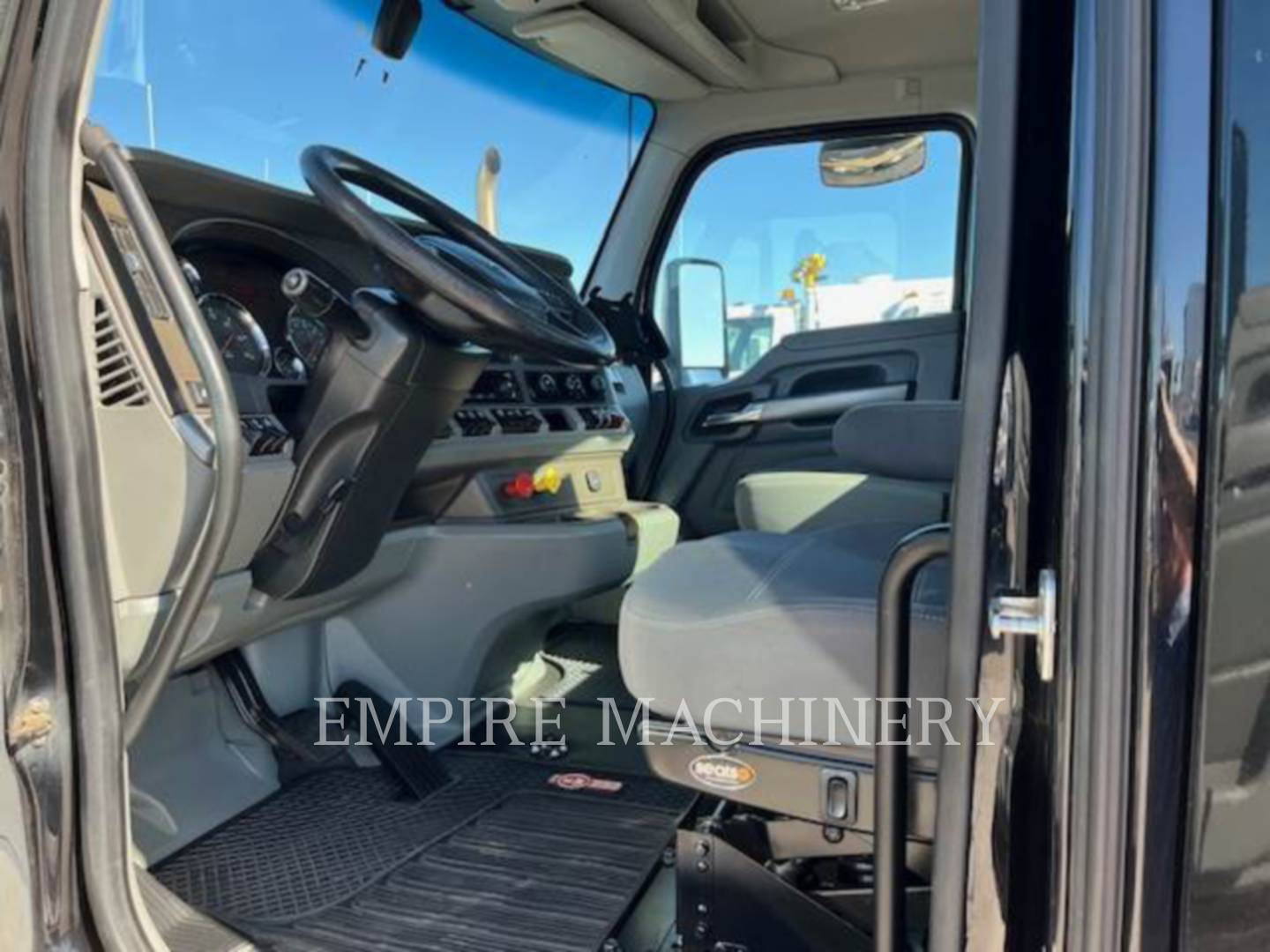 Kenworth (Obsolete) J.h. Day CAB, On Highway Truck Engine, 589120 hours, S/N: 1XKYD49X6KJ257678, 2019 - Image 8