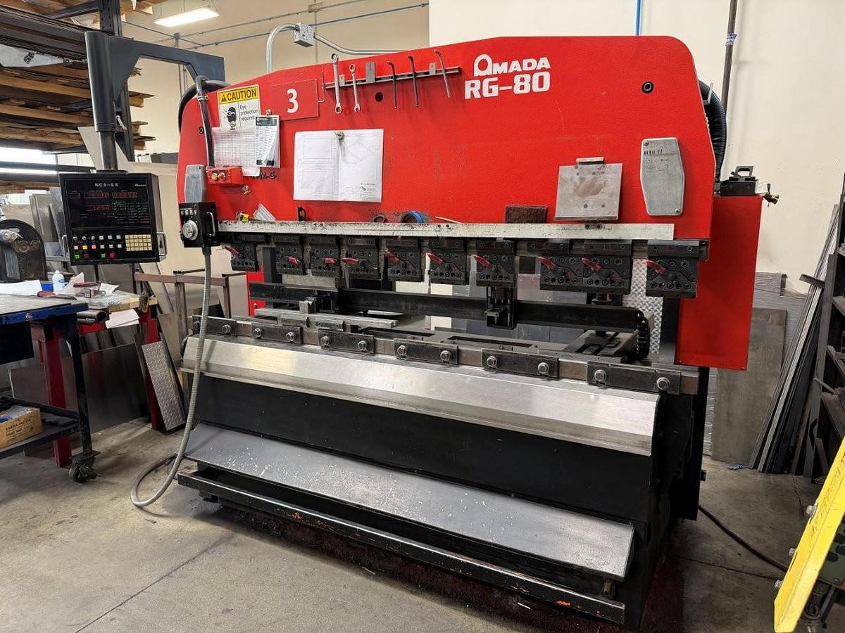 88 Ton, Amada #RG-80, CNC press brake, 8' overall, 86" between housing, 3.9" stroke, 10.67" Shut Height - Image 3
